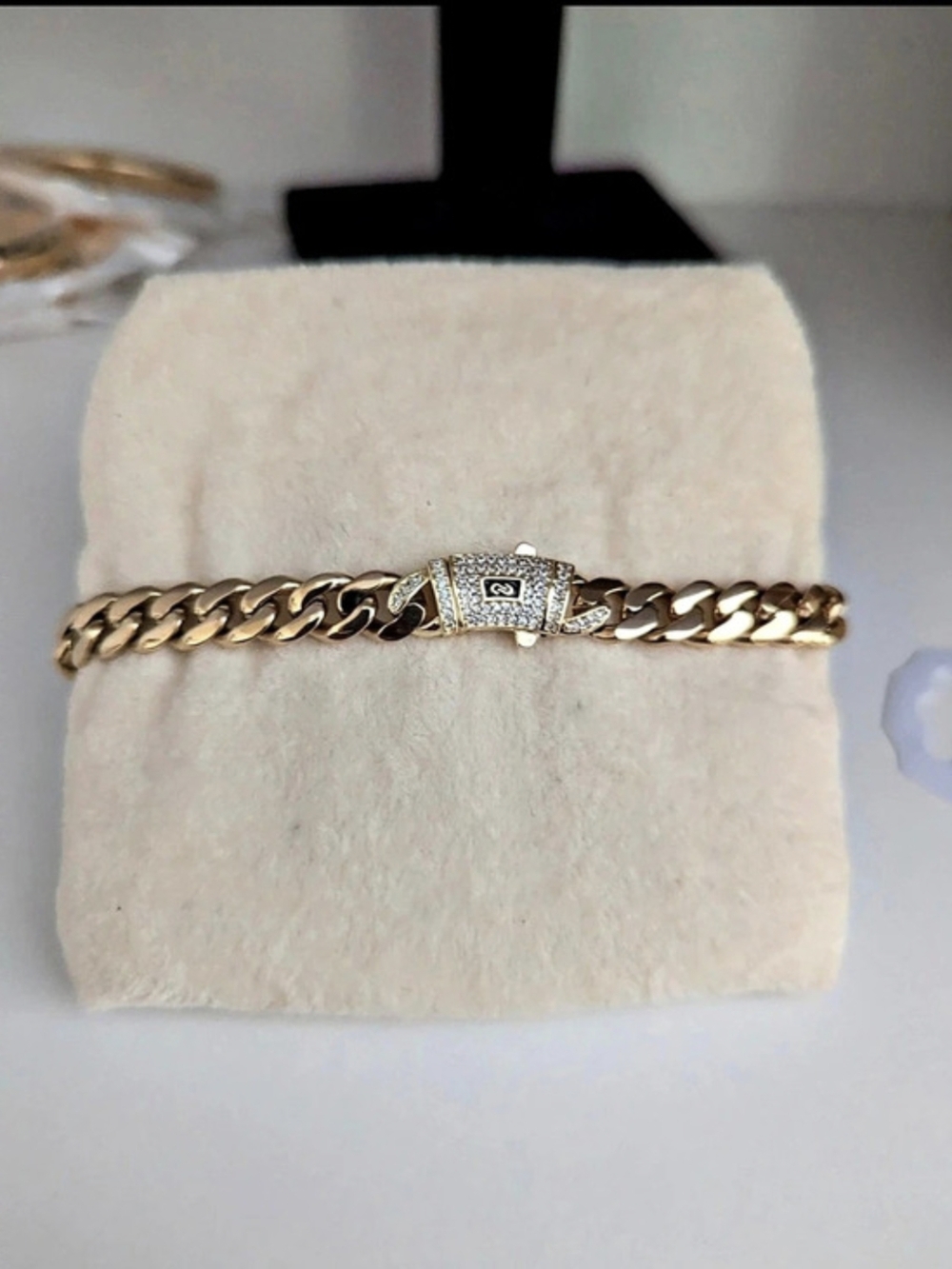 Gold-Tone Chain Link Bracelet Like New